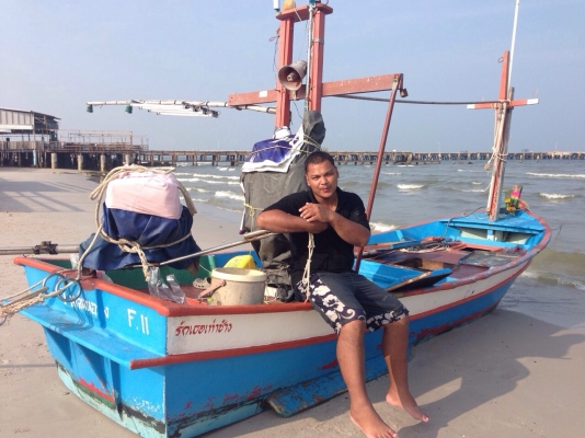 เรือไฟเบอร์ 21 ฟุต ทำเป็นเรือไดหมึกเครื่อง honda 13 แรงหางยาว