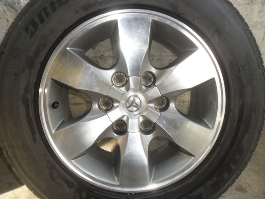 ล้อแม็ก 16นิ้ว 6รู วีโก้ พร้อมยาง บริสโตน 215/70R16ปี10 สวยๆ 4 ล้อ ราคา 5500 บาท