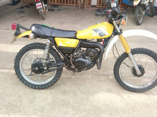 ขาย yamaha dt  100  มีทะเบีบน พร้อมชุดโอนสภาพสวยๆระบบไฟใช้ได้