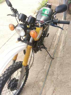 ขาย yamaha dt  100  มีทะเบีบน พร้อมชุดโอนสภาพสวยๆระบบไฟใช้ได้