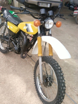 ขาย yamaha dt  100  มีทะเบีบน พร้อมชุดโอนสภาพสวยๆระบบไฟใช้ได้