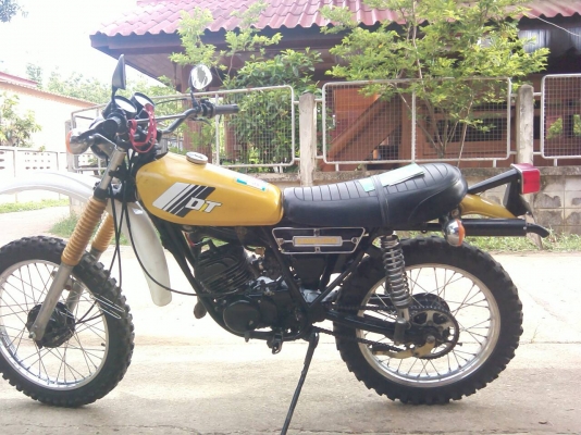 ขาย yamaha dt  100  มีทะเบีบน พร้อมชุดโอนสภาพสวยๆระบบไฟใช้ได้