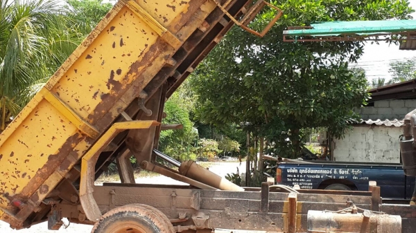 คุณอุเทน พิจิตรมัดจำแล้วครับรับรถ วท 20 มิย. 57toyota BU 87. 115 HP.ดั๊มพ์ 6 ตัน  ยางหน้าใหม่ 2 เส้น