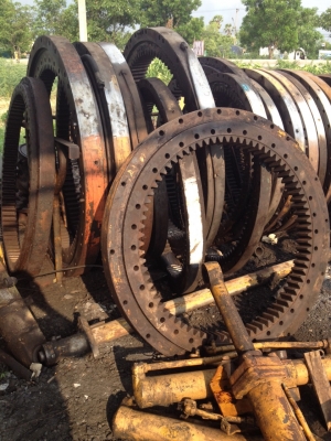 ขาย เอวรถแบคโฮ มีหลายรุ่นครับ