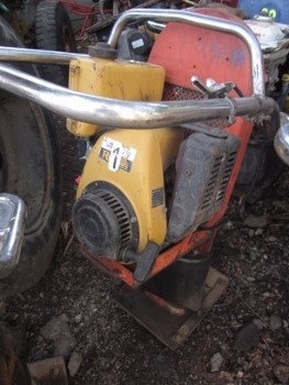 มาให้เลือกสรรอีกแล้วครับ เครื่องตบดิน แบบตบกระโดด หรือ จิ้งโจ้ ราคาเท่าเดิมครับ