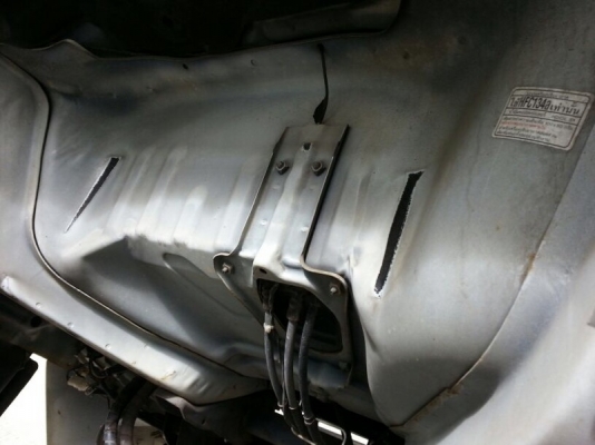 รถฮีโน่ 6 ล้อ ทูโถ่  /  135 แรงม้า. ปี 53  ( รถวิ่ง 21x,xxx กม. )   สนใจติดต่อ 081 - 6079515