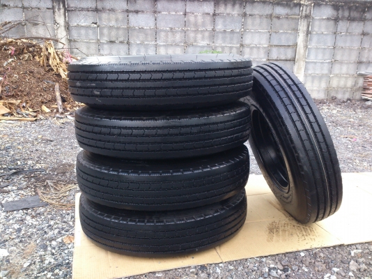 ขายยางถอดป้ายแดงพร้อมกะทะเหล็ก 6รู ยางบริสโตน 700R16  ยางสัปดาห์ที่32 ปี13 สวยๆ จำนวน 5 เส้น