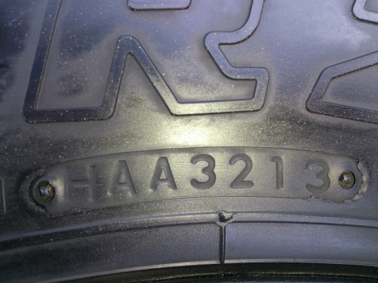 ขายยางถอดป้ายแดงพร้อมกะทะเหล็ก 6รู ยางบริสโตน 700R16  ยางสัปดาห์ที่32 ปี13 สวยๆ จำนวน 5 เส้น