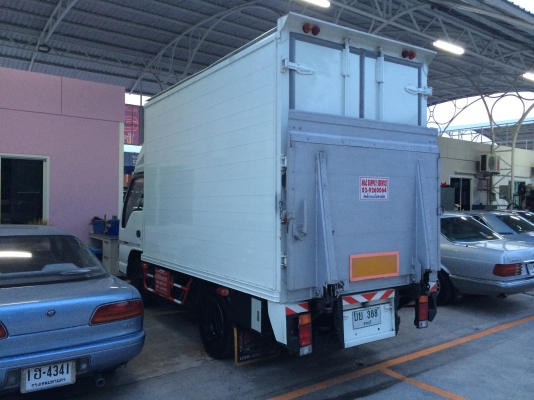 ชายisuzu elf จด4ล้อยางหกเส้น เครื่อง4500cc diesel