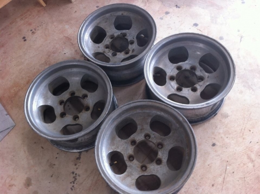 ล้อลายถั่ว 15x7 et20 6/139 ถูกๆ