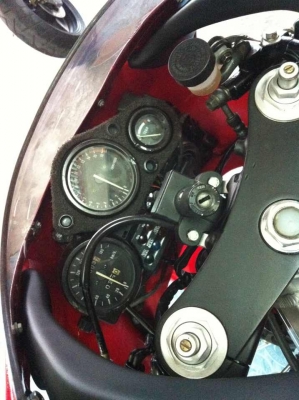 ขาย RVF 400 ปี 96 ทะเบียนเเท้ โอนขนส่งได้ ต่อรองคุยกันได้ครับ