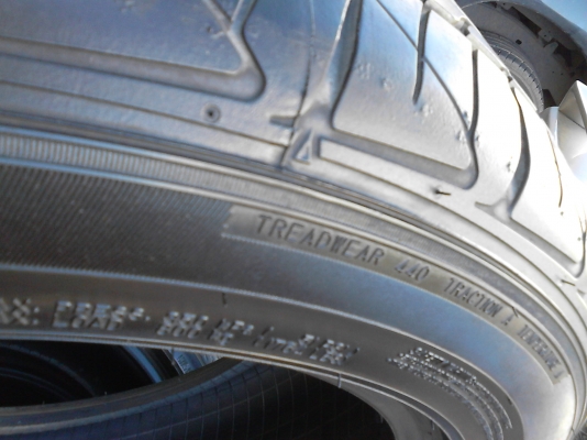 235/55R18 DUNLOP SP SPORT LM 703  มีชุด 4 เส้น TEL.081-427-3941