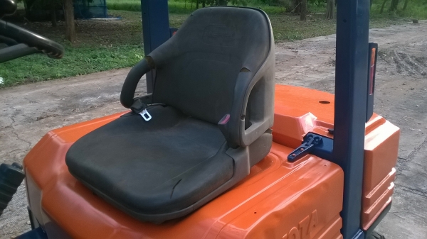 FORKLIFT*TOYOTA*5FD25*เสาฟลูฟรี5.50ม.สไลด์ได้*นำเข้าแท้จากญี่ปุ่นขายด่วนที่โคราช