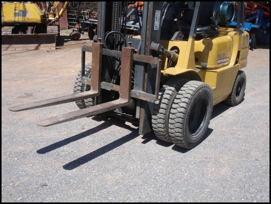 ขาย!!รถยกมิตซู 2.5ตัน เสาสุง4เมตรสภาพเก่านอก ติดLPG ราคาไม่แพงโทรสอบถามได้ครับ