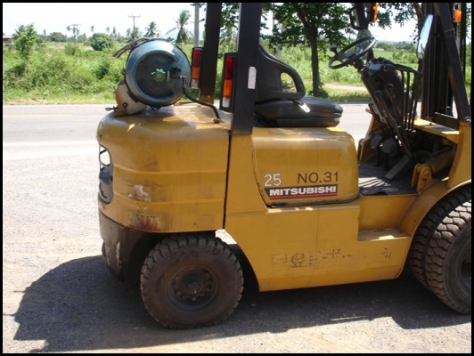 ขาย!!รถยกมิตซู 2.5ตัน เสาสุง4เมตรสภาพเก่านอก ติดLPG ราคาไม่แพงโทรสอบถามได้ครับ