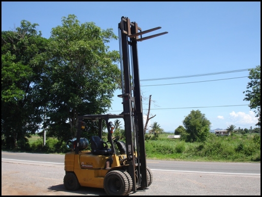 ขาย!!รถยกมิตซู 2.5ตัน เสาสุง4เมตรสภาพเก่านอก ติดLPG ราคาไม่แพงโทรสอบถามได้ครับ