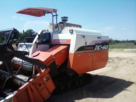 ขายรถเกี่ยวข้าว DC 60 พร้อมเทเลอร์ ขายรถเกี่ยวข้าว DC 60 พร้อมเทเลอร์