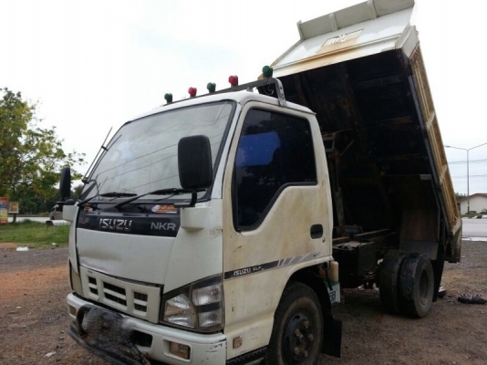 รถอีซุซุ 6 ล้อดั้ม  NKR 100 แรงม้า ปี 49   สนใจติดต่อ 081 - 6079515