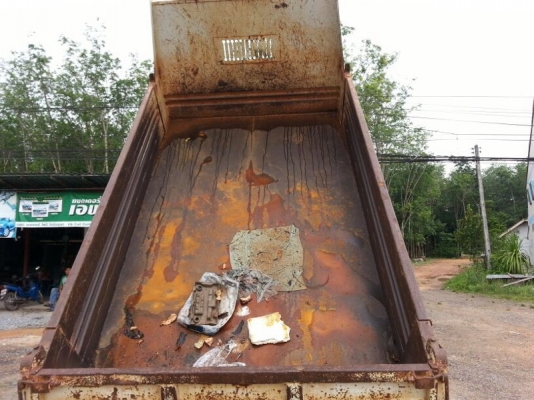 รถอีซุซุ 6 ล้อดั้ม  NKR 100 แรงม้า ปี 49   สนใจติดต่อ 081 - 6079515