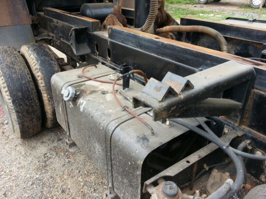 รถอีซุซุ 6 ล้อดั้ม  NKR 100 แรงม้า ปี 49   สนใจติดต่อ 081 - 6079515