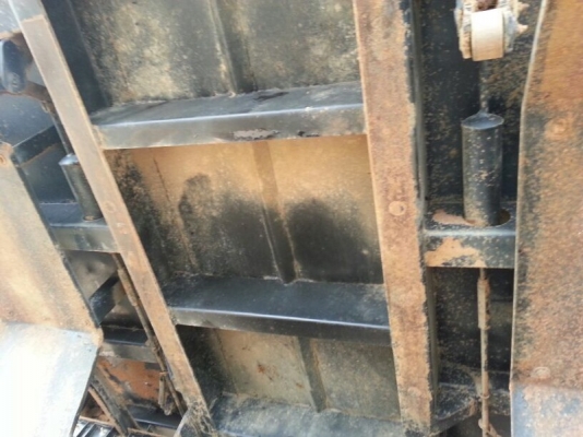 รถอีซุซุ 6 ล้อดั้ม  NKR 100 แรงม้า ปี 49   สนใจติดต่อ 081 - 6079515