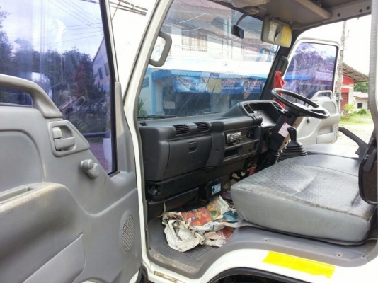 รถอีซุซุ 6 ล้อดั้ม  NKR 100 แรงม้า ปี 49   สนใจติดต่อ 081 - 6079515