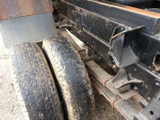 รถอีซุซุ 6 ล้อดั้ม  NKR 100 แรงม้า ปี 49   สนใจติดต่อ 081 - 6079515