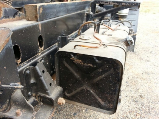 รถอีซุซุ 6 ล้อดั้ม  NKR 100 แรงม้า ปี 49   สนใจติดต่อ 081 - 6079515