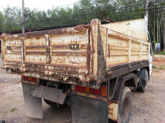 รถอีซุซุ 6 ล้อดั้ม  NKR 100 แรงม้า ปี 49   สนใจติดต่อ 081 - 6079515