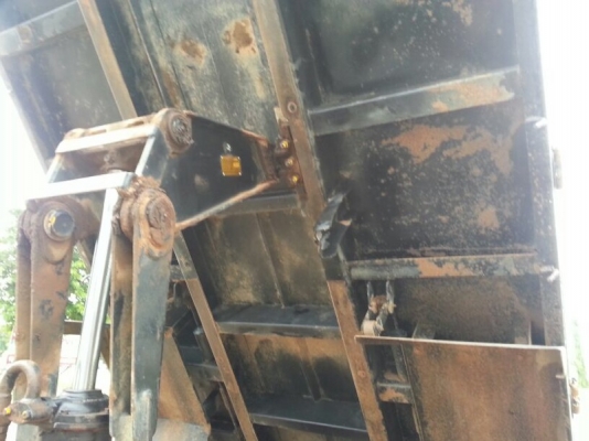 รถอีซุซุ 6 ล้อดั้ม  NKR 100 แรงม้า ปี 49   สนใจติดต่อ 081 - 6079515