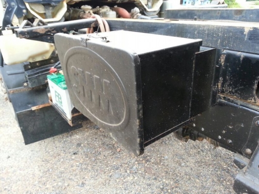 รถอีซุซุ 6 ล้อดั้ม  NKR 100 แรงม้า ปี 49   สนใจติดต่อ 081 - 6079515