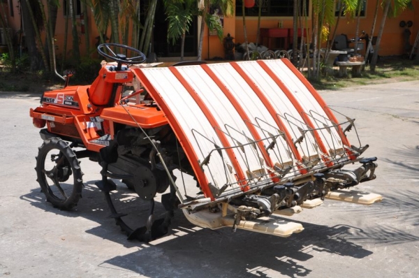 ขายรถดำนาราคาถูก KUBOTA 5แถว สภาพสวยเดิมจากญี่ปุ่นยังไม่เคยใช้ในไทย 45,000เท่านั้น!!
