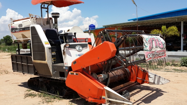 ขาย รถเกี่ยวข้าว แบบ รองกระสอบ DC 60 พร้อมใช้งาน ราคาเบาๆ ครับ ขาย รถเกี่ยวข้าว แบบ รองกระสอบ DC 60 พร้อมใช้งาน ราคาเบาๆ ครับ