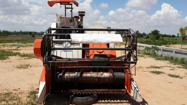 ขาย รถเกี่ยวข้าว แบบ รองกระสอบ DC 60 พร้อมใช้งาน ราคาเบาๆ ครับ ขาย รถเกี่ยวข้าว แบบ รองกระสอบ DC 60 พร้อมใช้งาน ราคาเบาๆ ครับ