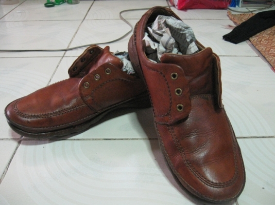 ขายรองเท้าบู๊ทหนัง มีหลายคู่ ขายรองเท้าบู๊ทหนัง มีหลายคู่