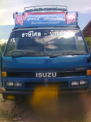 รถ6ล้อกลางอีซุซุNPR57L-120แรงปี36หลังคาโดยสาร