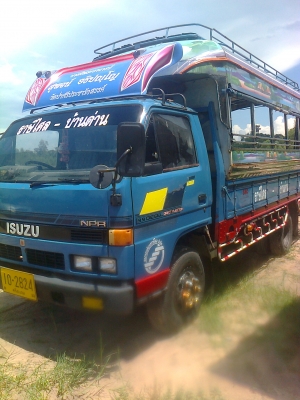 รถ6ล้อกลางอีซุซุNPR57L-120แรงปี36หลังคาโดยสาร
