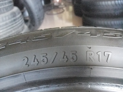 Pirelli 245/45/17 ปี11