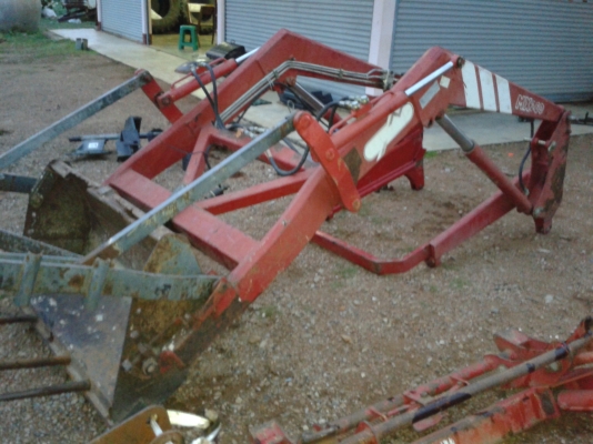 ขายแล้ว ขอบคุณพี่สังวาล ด่านช้าง สุ1000 มากๆครับ  ชุดตักหน้ารถไถฟอร์ด 6610 ตรงรุ่น ยี่ห้อMAILLEUX MX260 อุปกรณ์ครบติดตั้งได้เลยครับ