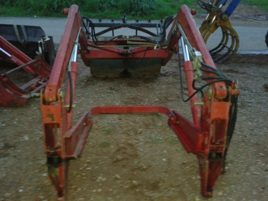 ขายแล้ว ขอบคุณพี่สังวาล ด่านช้าง สุ1000 มากๆครับ  ชุดตักหน้ารถไถฟอร์ด 6610 ตรงรุ่น ยี่ห้อMAILLEUX MX260 อุปกรณ์ครบติดตั้งได้เลยครับ