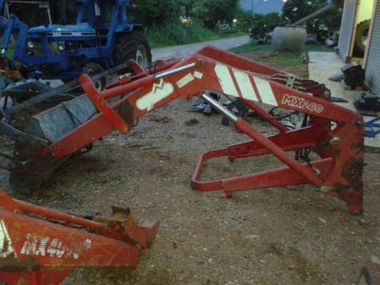 ขายแล้ว ขอบคุณพี่สังวาล ด่านช้าง สุ1000 มากๆครับ  ชุดตักหน้ารถไถฟอร์ด 6610 ตรงรุ่น ยี่ห้อMAILLEUX MX260 อุปกรณ์ครบติดตั้งได้เลยครับ