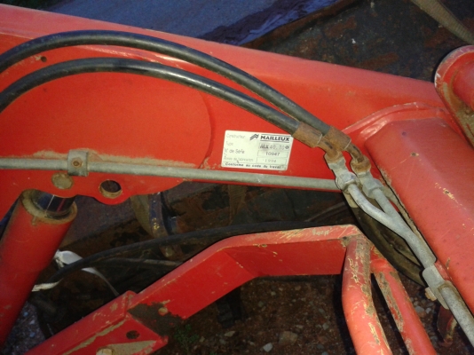 ขายแล้ว  ชุดตักหน้ารถไถฟอร์ด NH40/TS ตรงรุ่น ยี่ห้อMAILLEUX  MX40-70 สภาพสวย ส่งที่อู่ช่างกีแล้ว ขอบคุณโก๊เกียรติ มากครับ