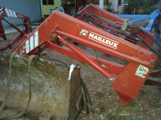 ขายแล้ว  ชุดตักหน้ารถไถฟอร์ด NH40/TS ตรงรุ่น ยี่ห้อMAILLEUX  MX40-70 สภาพสวย ส่งที่อู่ช่างกีแล้ว ขอบคุณโก๊เกียรติ มากครับ