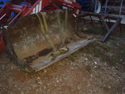 ขายแล้ว  ชุดตักหน้ารถไถฟอร์ด NH40/TS ตรงรุ่น ยี่ห้อMAILLEUX  MX40-70 สภาพสวย ส่งที่อู่ช่างกีแล้ว ขอบคุณโก๊เกียรติ มากครับ