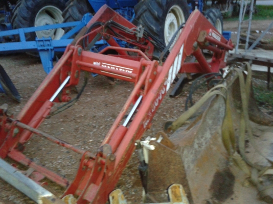 ขายแล้ว  ชุดตักหน้ารถไถฟอร์ด NH40/TS ตรงรุ่น ยี่ห้อMAILLEUX  MX40-70 สภาพสวย ส่งที่อู่ช่างกีแล้ว ขอบคุณโก๊เกียรติ มากครับ