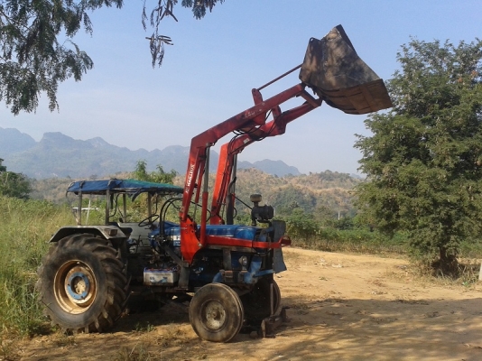 ขายแล้ว  ชุดตักหน้ารถไถฟอร์ด NH40/TS ตรงรุ่น ยี่ห้อMAILLEUX  MX40-70 สภาพสวย ส่งที่อู่ช่างกีแล้ว ขอบคุณโก๊เกียรติ มากครับ