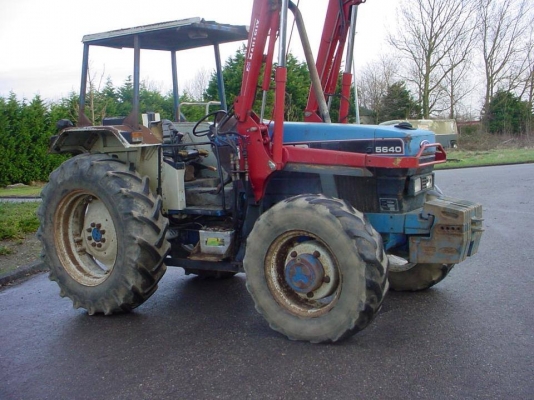 ขายแล้ว  ชุดตักหน้ารถไถฟอร์ด NH40/TS ตรงรุ่น ยี่ห้อMAILLEUX  MX40-70 สภาพสวย ส่งที่อู่ช่างกีแล้ว ขอบคุณโก๊เกียรติ มากครับ