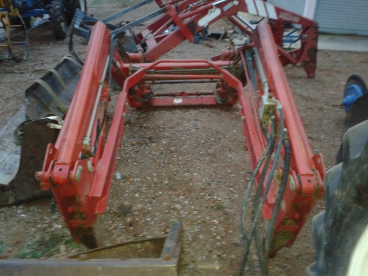 ขายแล้ว  ชุดตักหน้ารถไถฟอร์ด NH40/TS ตรงรุ่น ยี่ห้อMAILLEUX  MX40-70 สภาพสวย ส่งที่อู่ช่างกีแล้ว ขอบคุณโก๊เกียรติ มากครับ