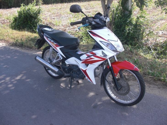 Honda czi 110cc. white red ปี51
