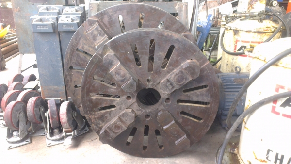 Sell> ขายหัวจับ 4 จับแท่นกลึง ขนาดใหญ่ โต 70cm. - 27.5" นิ้ว สภาพดี ราคาถูก กำแพงแสน นครปฐมครับผม